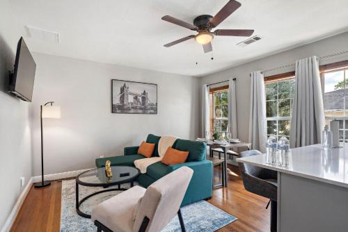 MacGregor Apartment | Ideal Midtown Retreat: Med Center & Game Day Patio BBQ