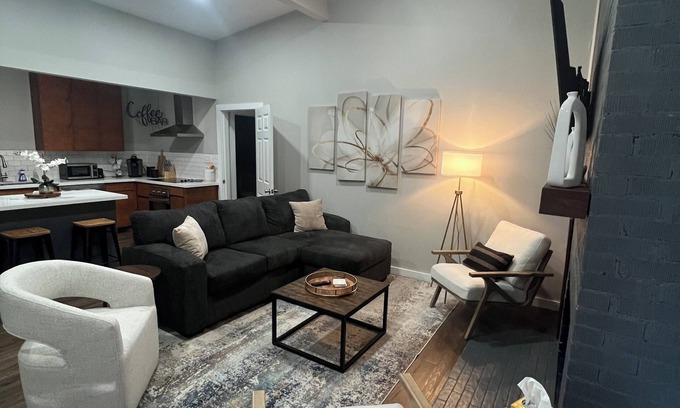 Bryan House | Midtown Retreat - near Texas A&M.Updated!