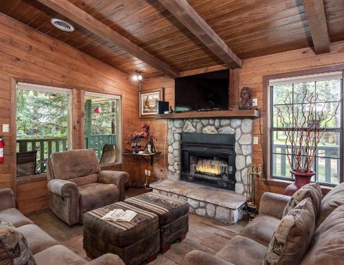 Ruidoso House | Spacious Midtown Riverfront Complex with Hot Tubs & 10 Bedrooms