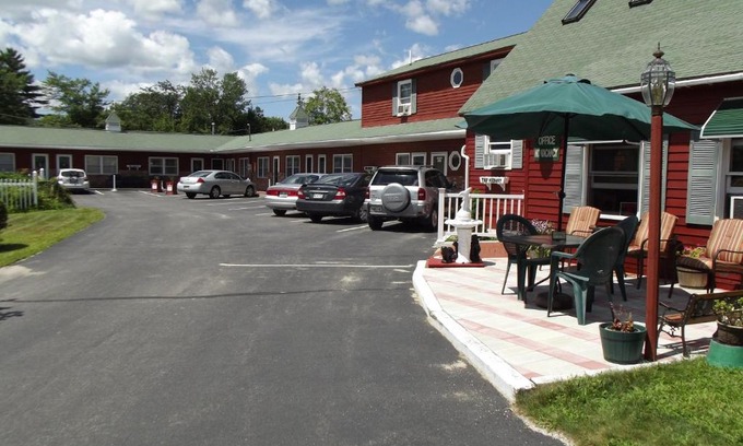 Cornish Hotel | Comfortable Midway Lodging with Family-Friendly Amenities