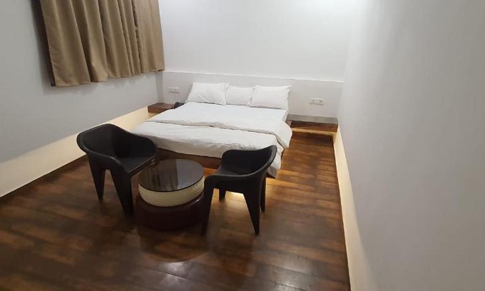 Damoh Resort | Midway Treat Sanctuary Resort & Restaurant