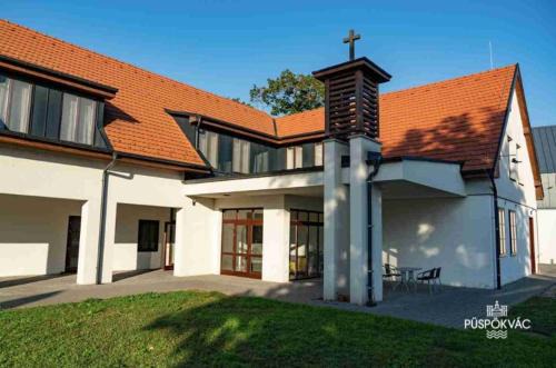 Vac House | Family-Friendly Retreat at Migazzi Vendégház
