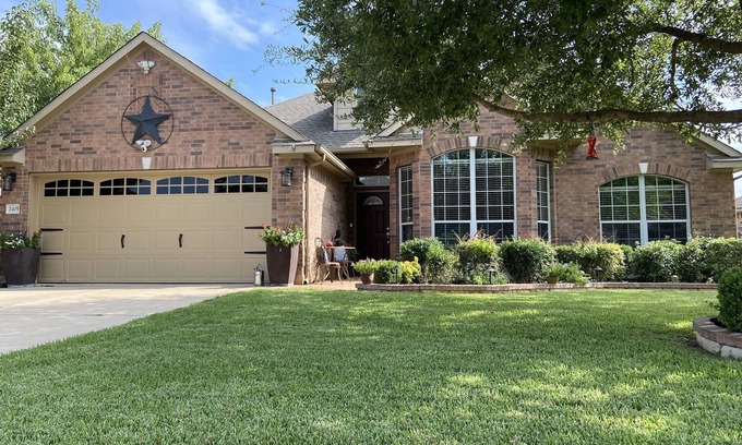 Pflugerville House | Discover Mighty Pfine: Family-Friendly with Pool Access