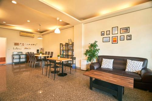 Toucheng House | Cozy Migratory Birds Hotel with Oceanfront Views & Breakfast
