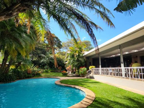 Blantyre Bed & Breakfast | Cozy Retreat at Mijn Kitchen Coffee Shop and B&B