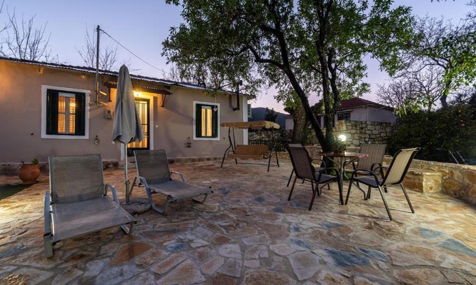 Fiolitis House | Experience Mika's Valley View House with Oceanfront Bliss