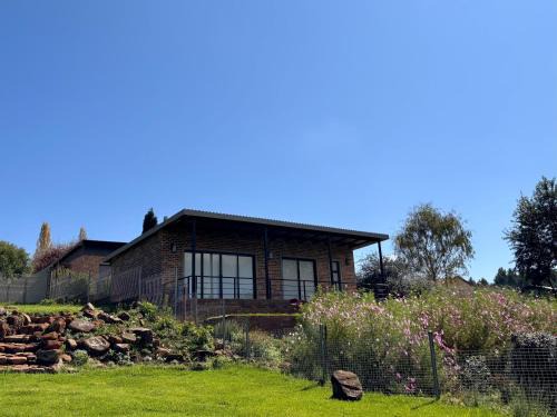 Dullstroom Apartment | Cozy Mika Self Catering Cottage with Inviting Fireplace