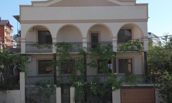 Gelendzhik House | Affordable Mikhail Hotel with Kitchen - Rated 9/10 by Guests