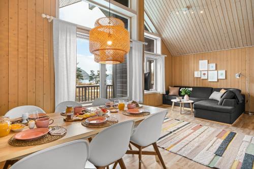 Kinsarvik Resort | Family-Friendly Mikkelparken Ferietun with Pool & Dining