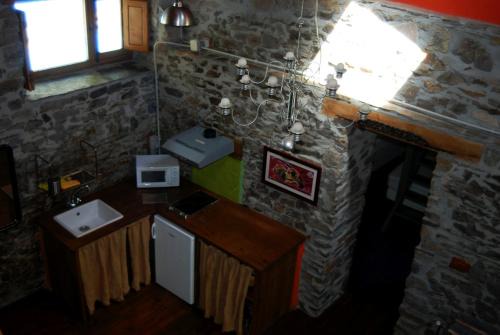 Palacios del Sil Apartment | Pet-Friendly Retreat at Mil Madreñas Rojas - Rated 9.4/10