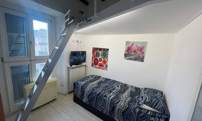 Porta Venezia Apartment | Bright Studio in Porta Venezia Near Milan City Center