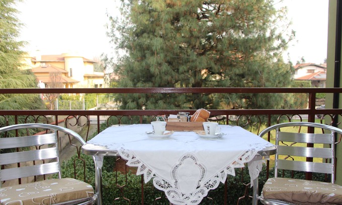 Ceriano Laghetto Apartment | Explore Milan's Hidden Gem: Free Wi-Fi & Private Garage