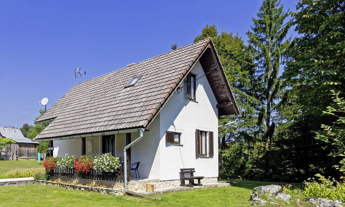 Rastovaca House | Family-Friendly Milan in Rastovača with Pool & Kitchen