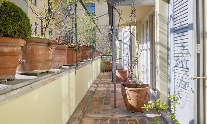 Carrobbio Apartment | Elegant Milan Retreats Duomo Carrobbio - Pet Friendly & Family-Oriented