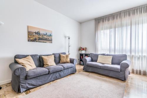 Tre Torri Apartment | Modern Family-Friendly Stay at Life & The City, Milano