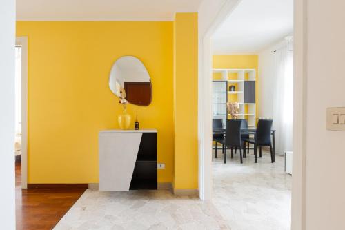 Milan Apartment | Milano Gambara Balcony Apartment