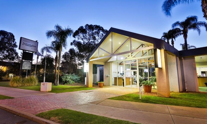 Mildura Resort | Relax at Mildura Inlander Resort with Pool & Ocean Views