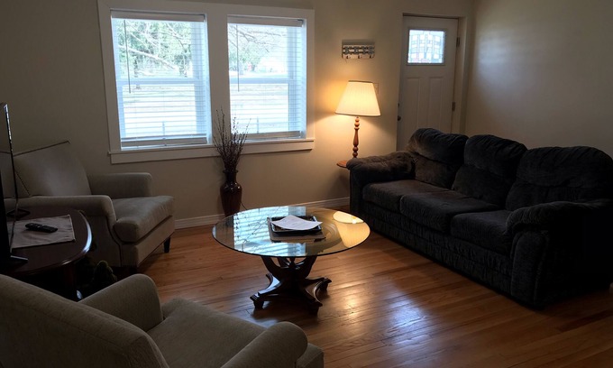 Linntown House | Exceptional Mile Bucknell Stay with Spa and Breakfast