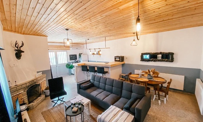 Kyperounta House | Inviting Milea Mansion: Family-Friendly with High Ratings