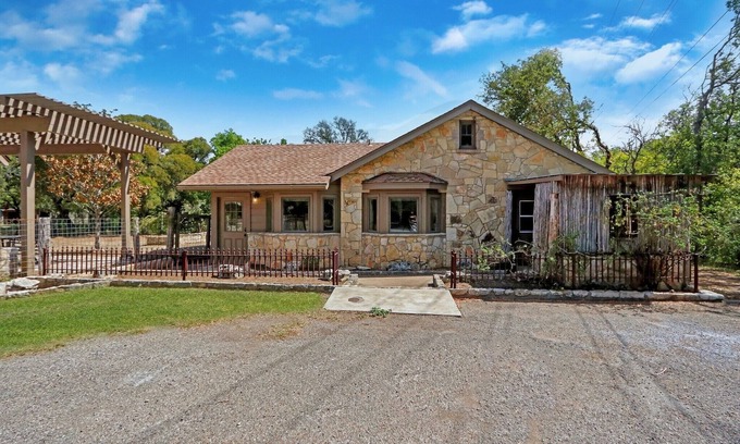 Dripping Springs Cottage | Historic Downtown Cottage with Spa & Pet-Friendly Amenities