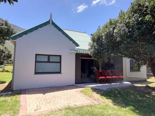 Betty's Bay House | Charming Family Retreat at Milkwood Cottage for Your Getaway
