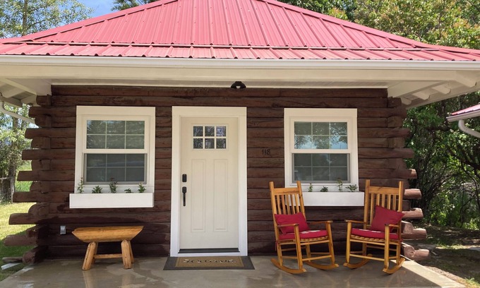 Sheridan Cabin | Top-Rated Mill and Main Cabin: Family-Friendly Retreat