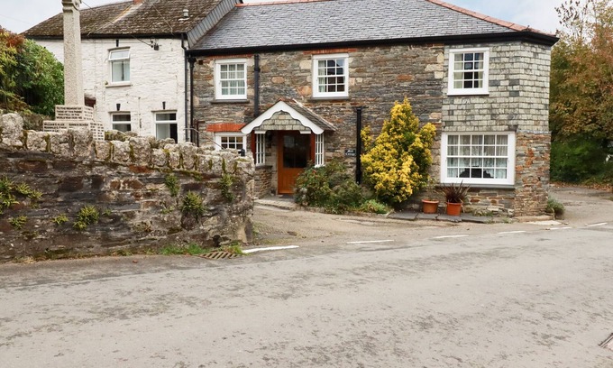 St. Neot Cottage | Cozy Mill Cottage with Open Fire in Scenic St Neot
