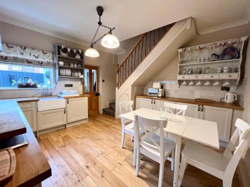 Cleethorpes House | Inviting Mill Cottage: Oceanfront 2-Bed Retreat in Cleethorpes