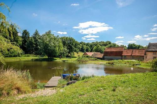 Assington House | Idyllic Mill Cottage by a Scenic Pond in Nature Reserve