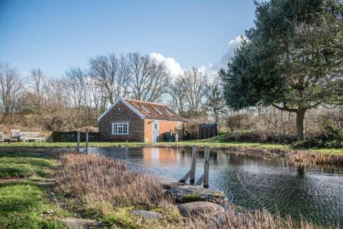 Woodbridge Apartment | Discover Mill Cottage in Picturesque Tunstall, Rated 8.3