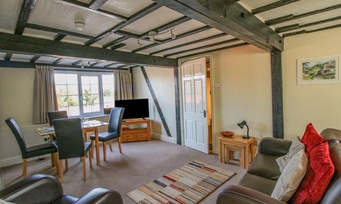 Nantwich Cottage | Discover Mill End: Pet-Friendly Retreat with Garden in Wrenbury