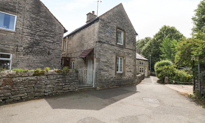 Castleton House | Relax at Mill Leat: Pet-Friendly 4-Star Retreat