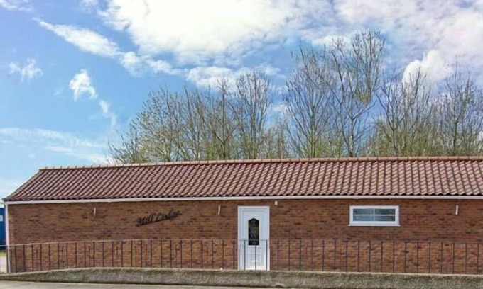 Brisley Cottage | Discover Mill Lodge: Pet-Friendly Getaway with Hot Tub