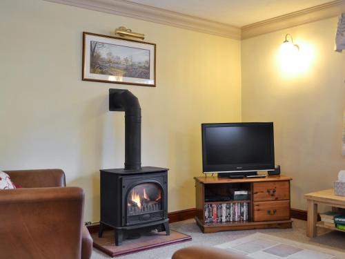Cromford House | Discover Mill Pond Cottage: Family-Friendly Retreat with a 9.5 Rating