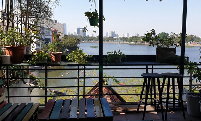 Truc Bach House | Inviting Millan Home: Family-Friendly & Breakfast Included
