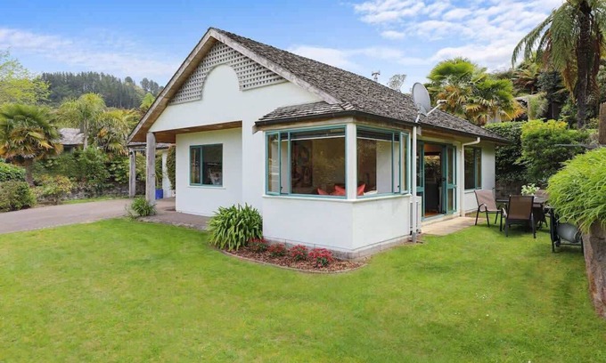 Lake Okareka House | Unforgettable Millar's Hideaway: Lake View & Family Friendly