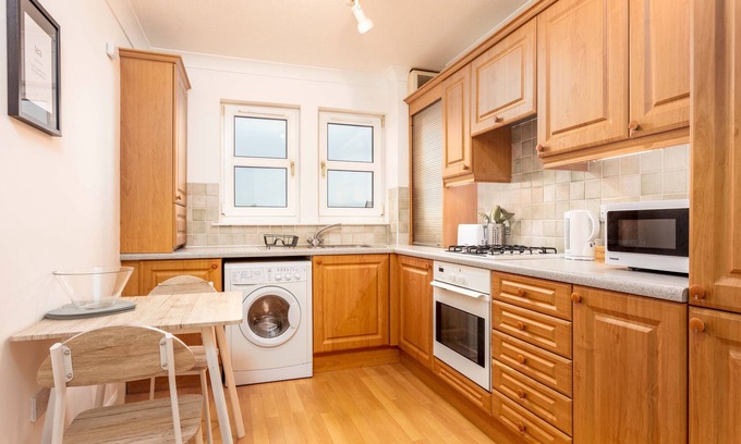 Ayr Apartment | Experience Millbrae Residence - Donnini Apartments, Rated 10/10