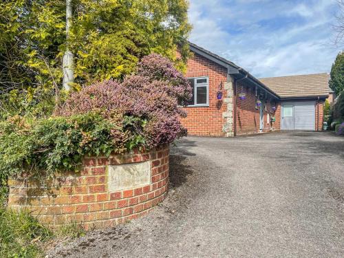 Bere Regis House | Top-Rated Millbrook: Ideal for Family Getaways
