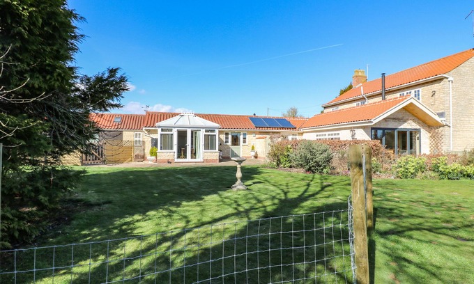 Aubourn Cottage | Pet-Friendly Millcott: Character Holiday Cottage Awaits