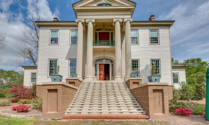 Hardwick House | Relaxing Milledgeville Home with Fire Pit & Pond Access