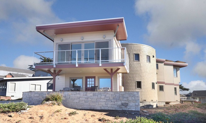 Dillon Beach House | Epic Millenium Falcon DB: Guest Rated 9.8 with Great Amenities