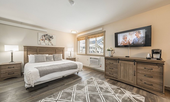 Jackson Hole Hotel | Family-Friendly Miller Park Lodge with Breakfast & Kitchen