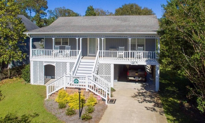 North Litchfield Beach House | Miller Time: Walk to Beach with Great Porch & Ocean Views