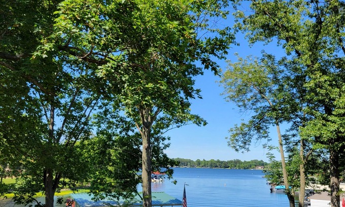 Wolf Creek House | Experience Millers 2 Lakehouse with Pontoon Rentals & Views