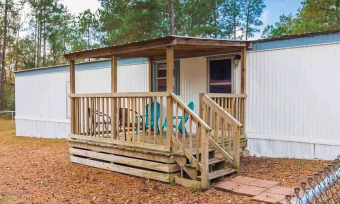 Brookeland House | Experience Millers Landing: Ideal for Families & Pets