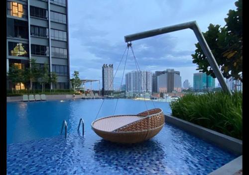 Kampung Haji Abdullah Hukum Apartment | Ultimate Getaway at Millerz Suite Near MidValley – 4 Stars!