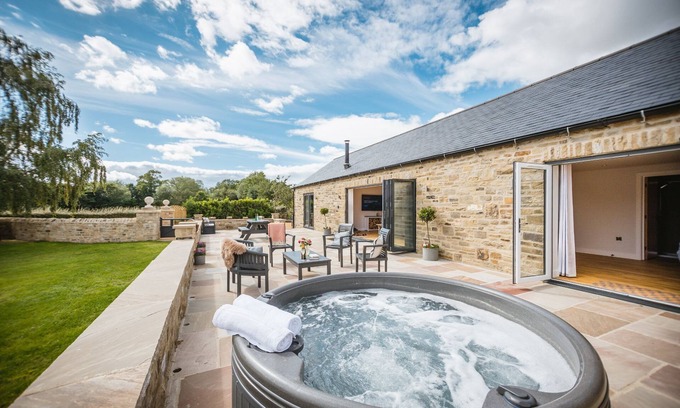 Richmond Cottage | Quaint Millfield Barn: Cozy Cottage for 4 with Breakfast