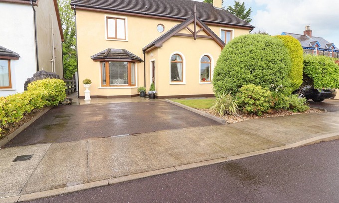 Kenmare Cottage | Family-Friendly Millfield with Ocean Views in Kenmare