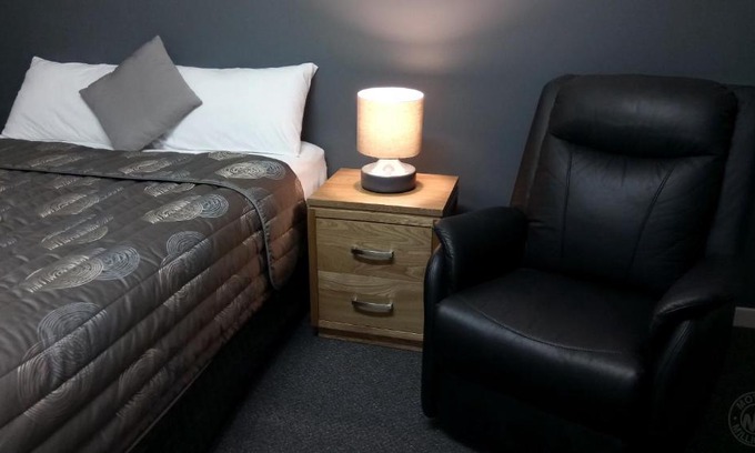 Mount Muirhead Hotel | Pet-Friendly Millicent Motel: Rated 8/10 for Family Comfort