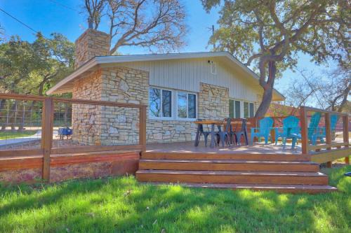 Canyon Lake House | Child-Friendly Millie's Waterfront Cottages - Guest Rated 10/10